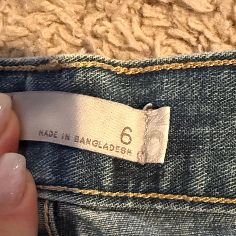16.| Old Navy | Women’s Medium Blue Denim Shorts - Picture 3 of 4